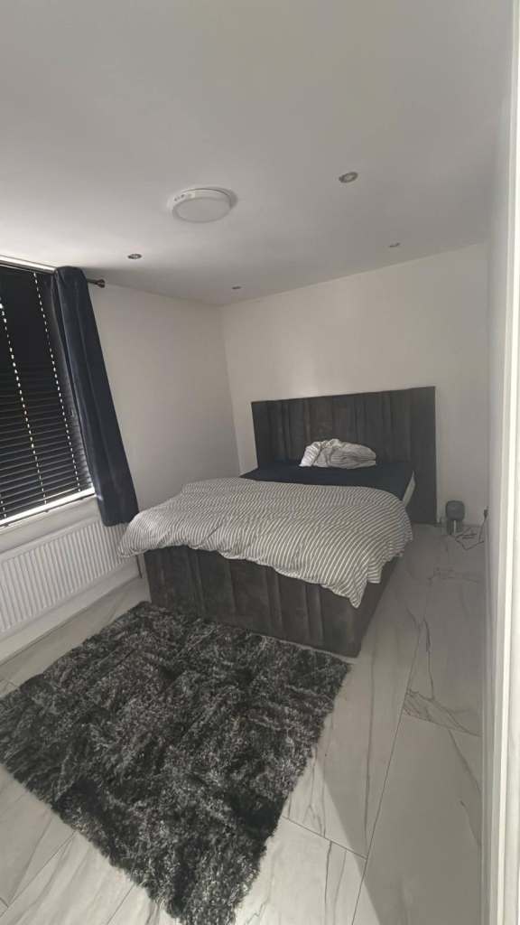 Spacious & Cosy Double Room For Rent AT BB2 3PF