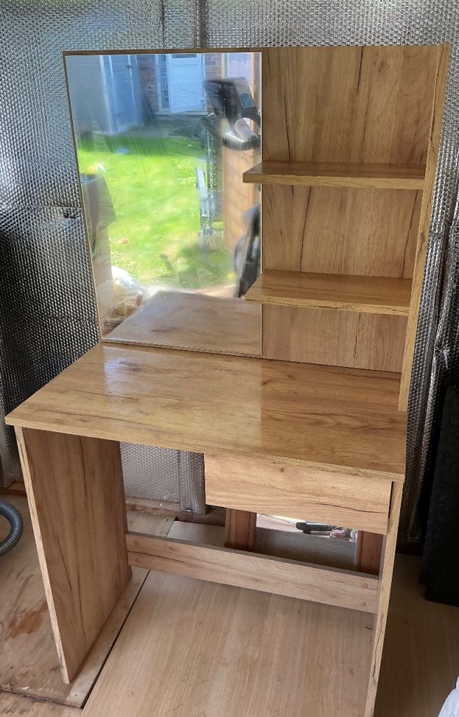 Modern design dressing table with mirror