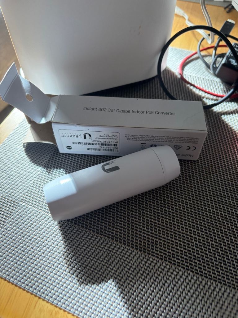 Ubiquiti Instant 802.3af Gigabit Indoor PoE Converter - As New
