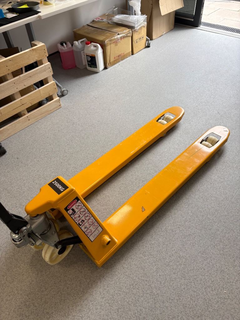 Pallet truck 
