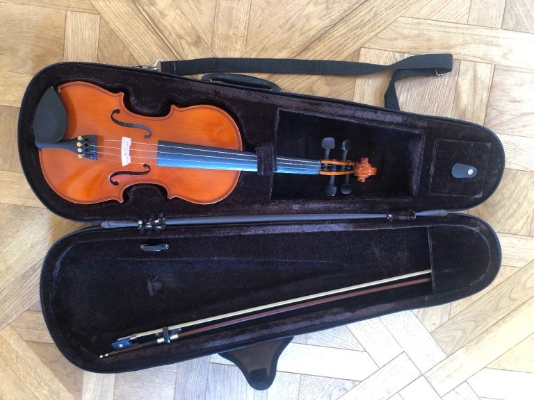 Stentor 3/4 Size Violin with Case and Bow – Good Condition