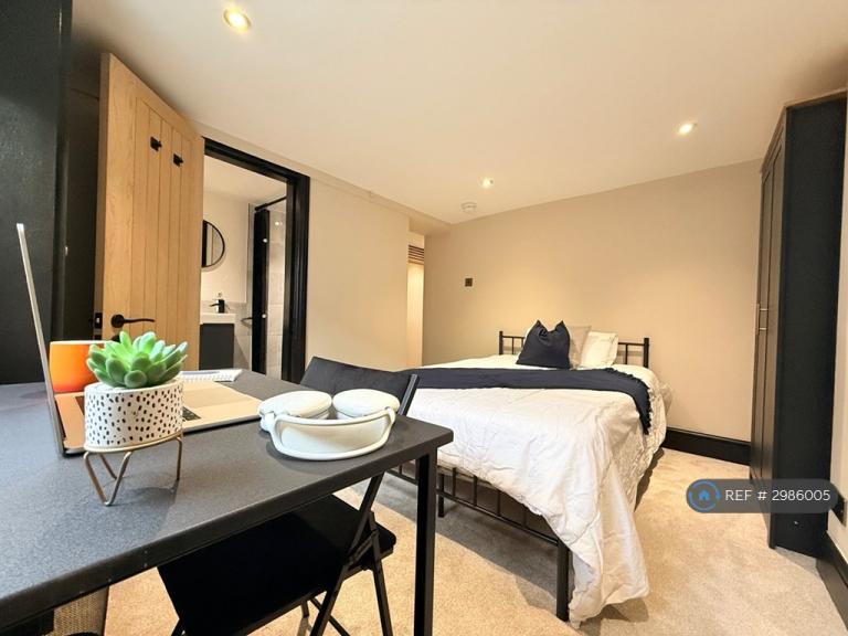 1 bedroom in Swindon Road, Cheltenham, GL51 (#2986005)