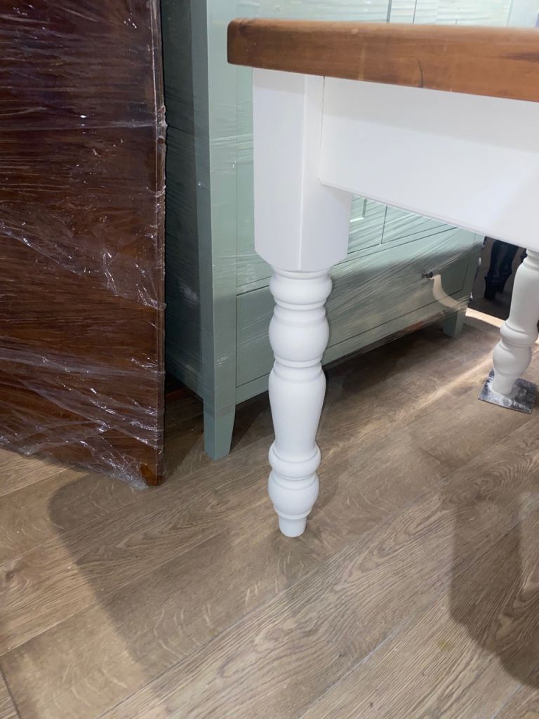 A SOLID BESPOKE PINE 6 SEATER COUNTRY/VICTORIAN STYLE DINING TABLE ,FARROW & BALL OFF WHITE,