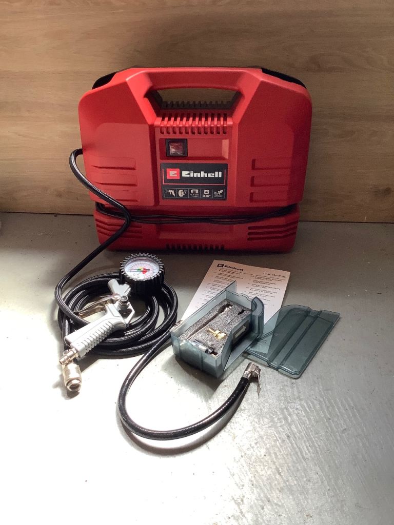 Portable air compressor