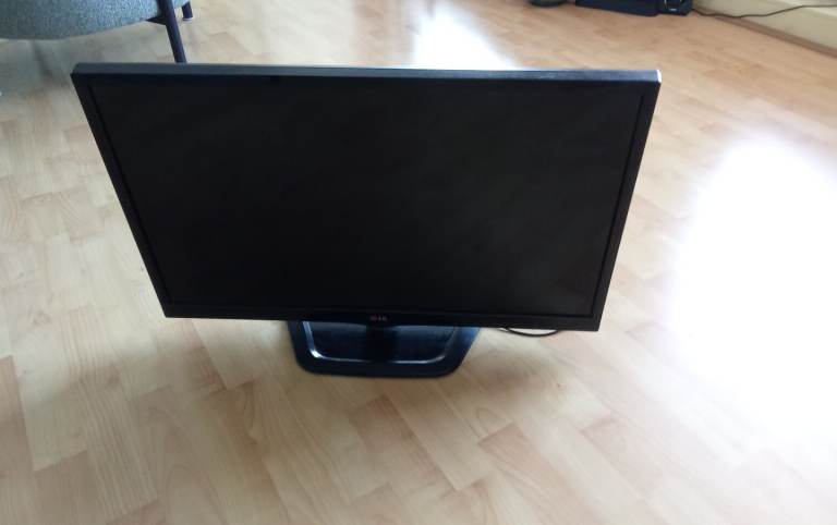 LG Monitor/TV Screen – Black, Good Condition