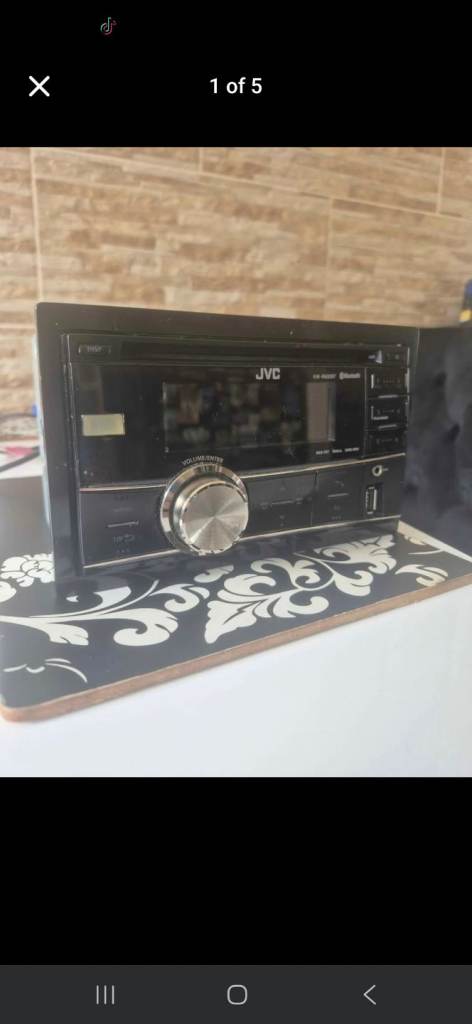 JVC radio screen with leds