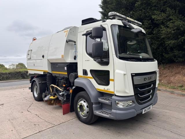 2021 21 DAF LF 230 E6 16t Bucher V65T dual sweep road sweeper 53kms ex council