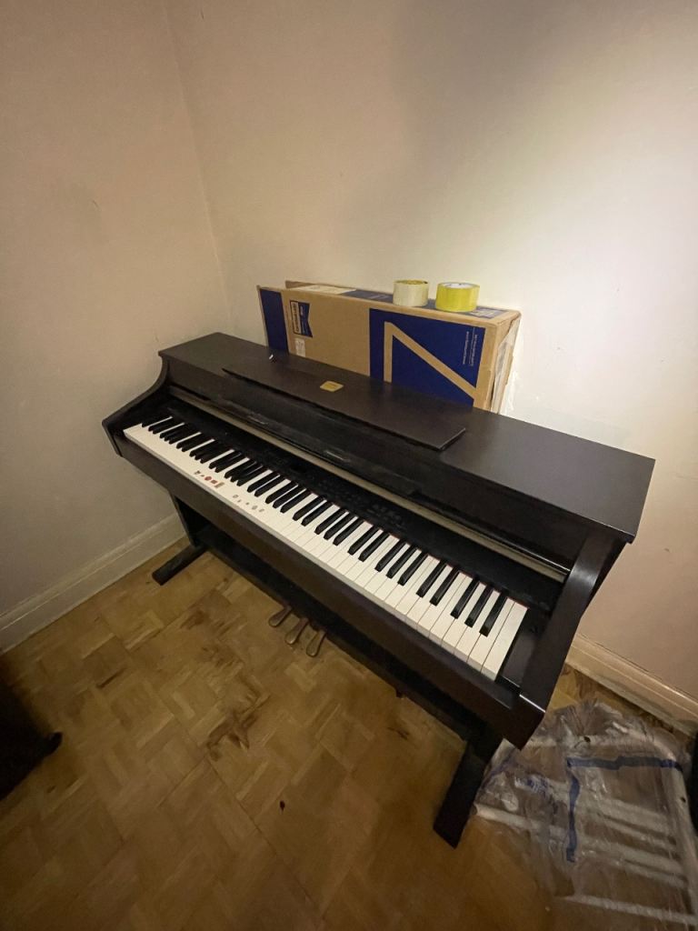FREE Yamaha Clavinova (with sticky keys)