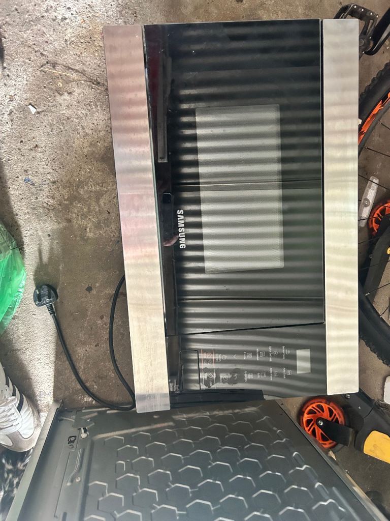 Integrated microwave/grill
