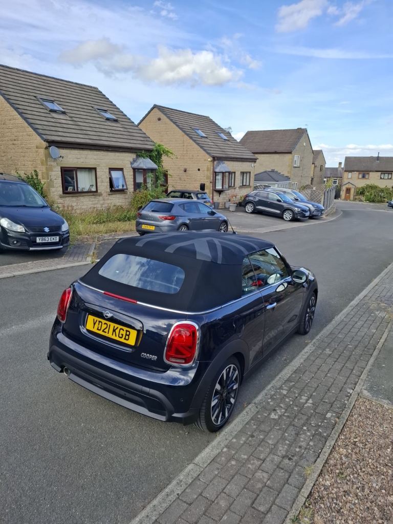 Mini Cooper Exclusive Convertible - high spec face-lift: rare woven Union Jack roof. Manual