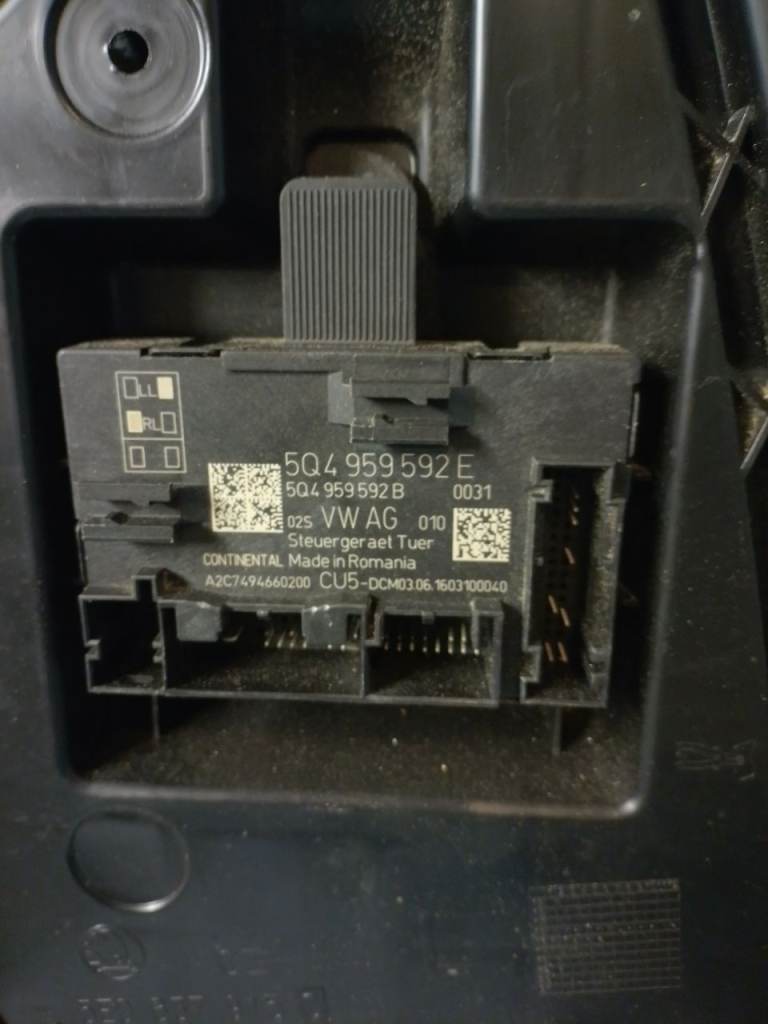 Octavia mk3 rear door control module