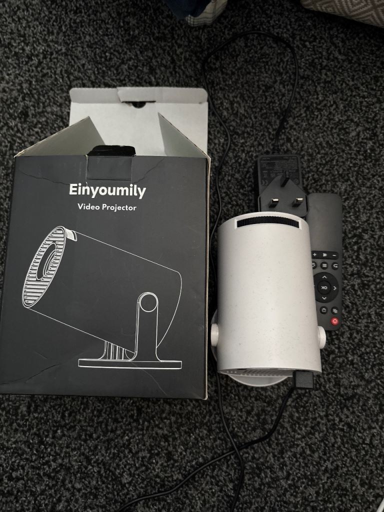 Einyoumily Video Projector - White, As Good As New
