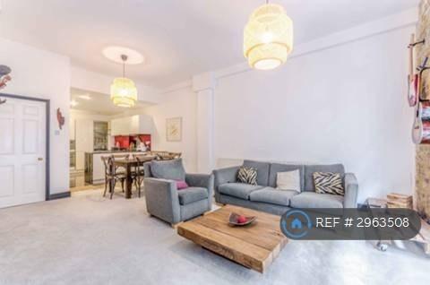 1 bedroom flat in Breezers Court, London, E1W (1 bed) (#2963508)