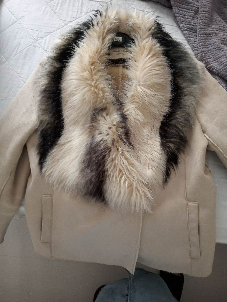 Georgia & Johns Beige Ladies Jacket, Faux Fur Collar, Size M/L