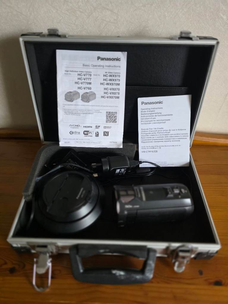 PANASONIC HC V770 with Pan and tilt cradle VW CTR1 mint condition
