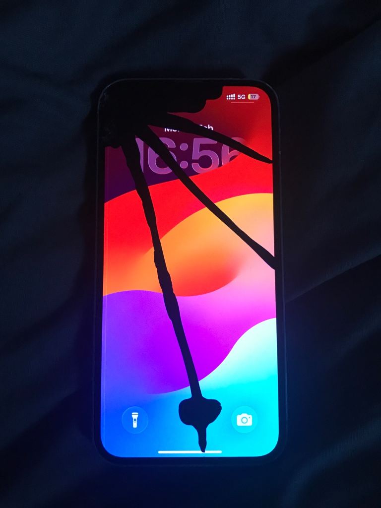 iPhone 14 128GB Damaged still works