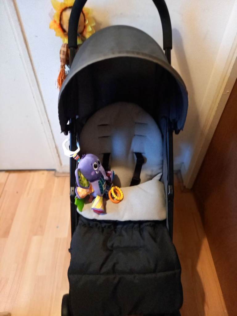 Like New Blue💙 Buggy + Brand new Footmuff & Raincover. Free delivery within Hull 