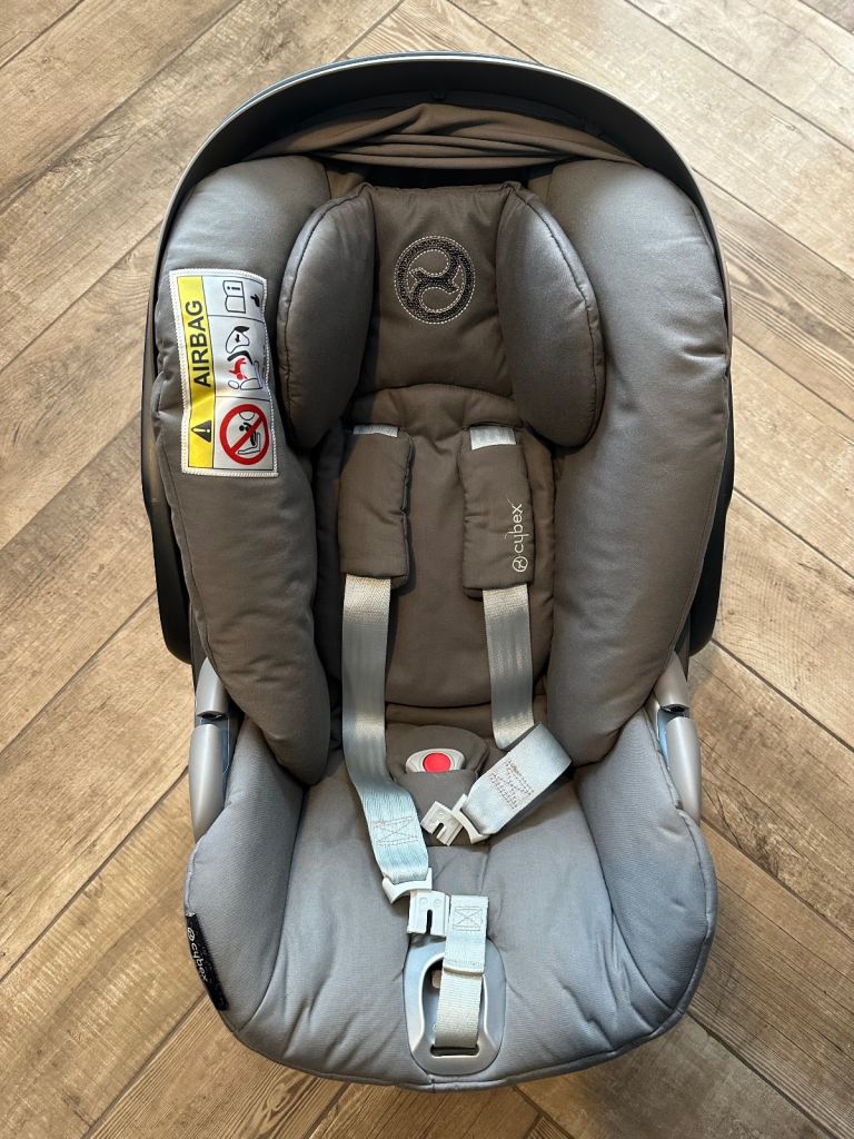 Cybex Cloud Z i-Size Baby Car Seat & Cybex Base Z Roatating Isofix Base