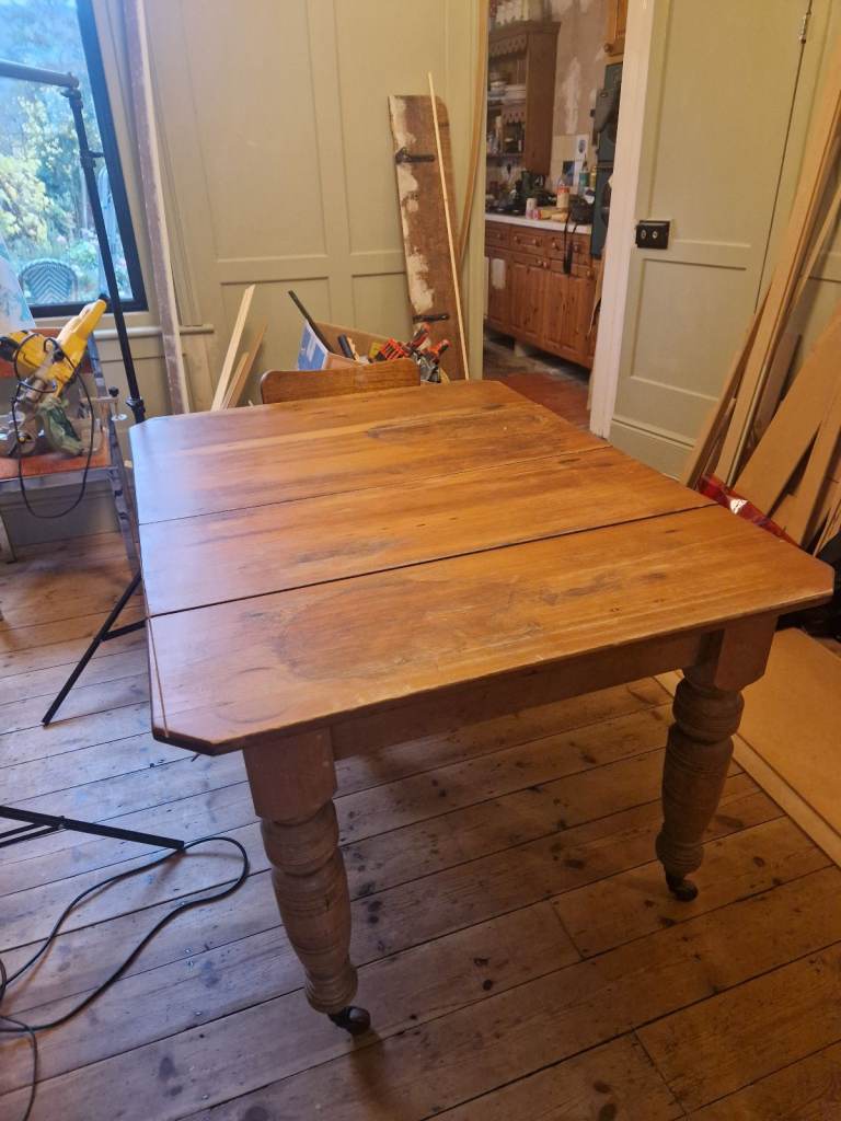 Antique pine extending table