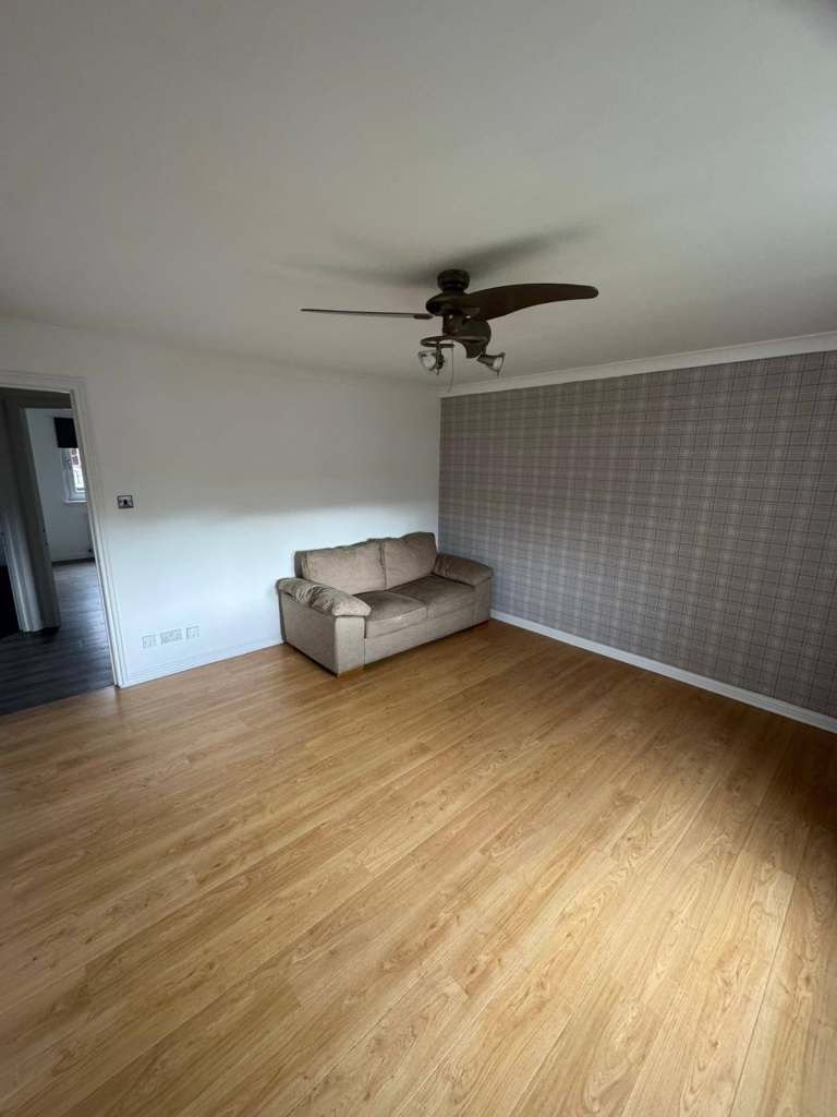 Bright Ground floor 2 bedroom flat available 