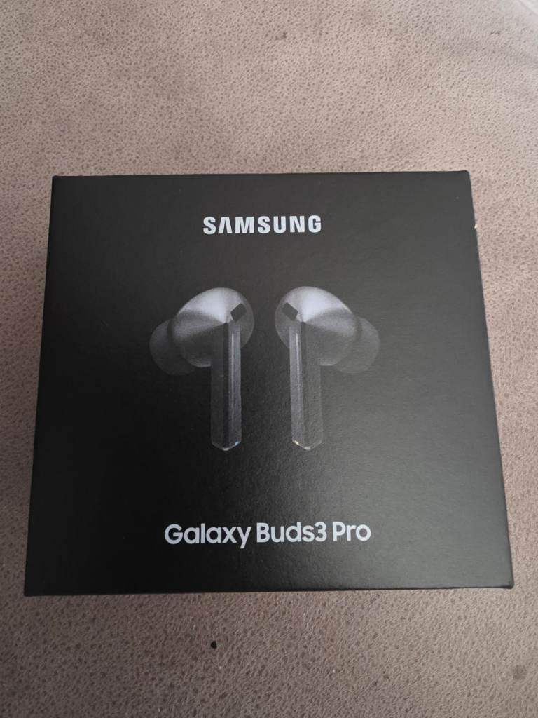RE ADVERTISED AND REDUCED DUE TO TIME WASTERS Samsung galaxy earbuds pro 3. 
