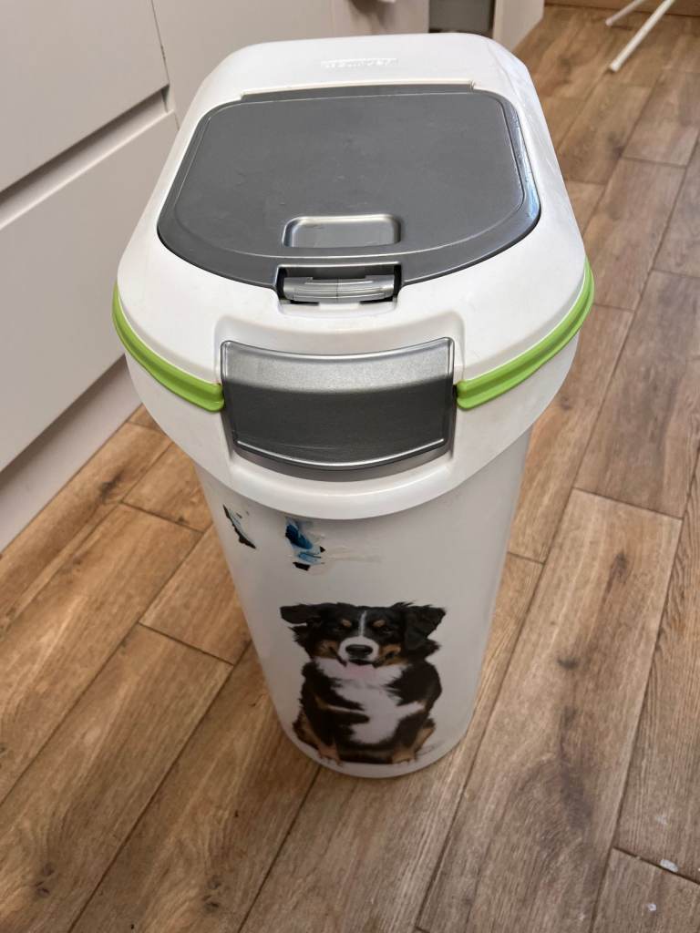 Curver Dry Dog Food Container - 20L