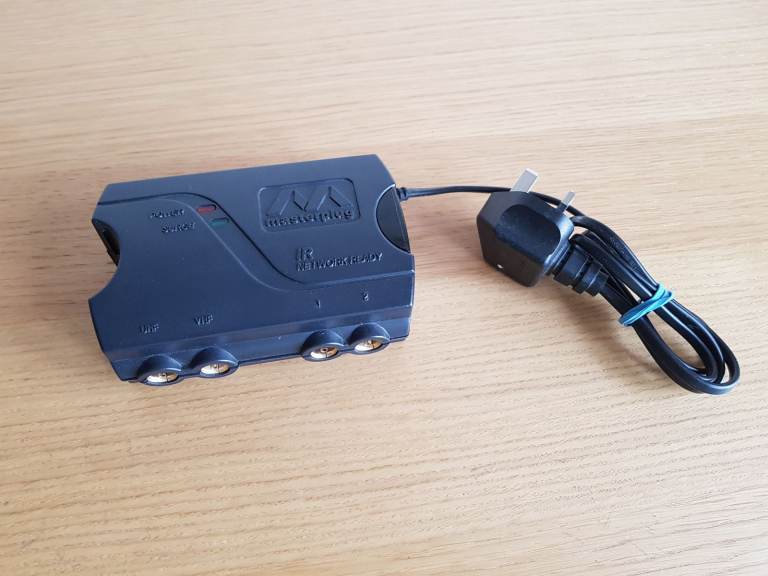 Masterplug 2-way VHF/UHF Aerial Signal Booster / Splitter