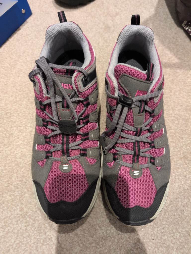 Womens walking shoes 