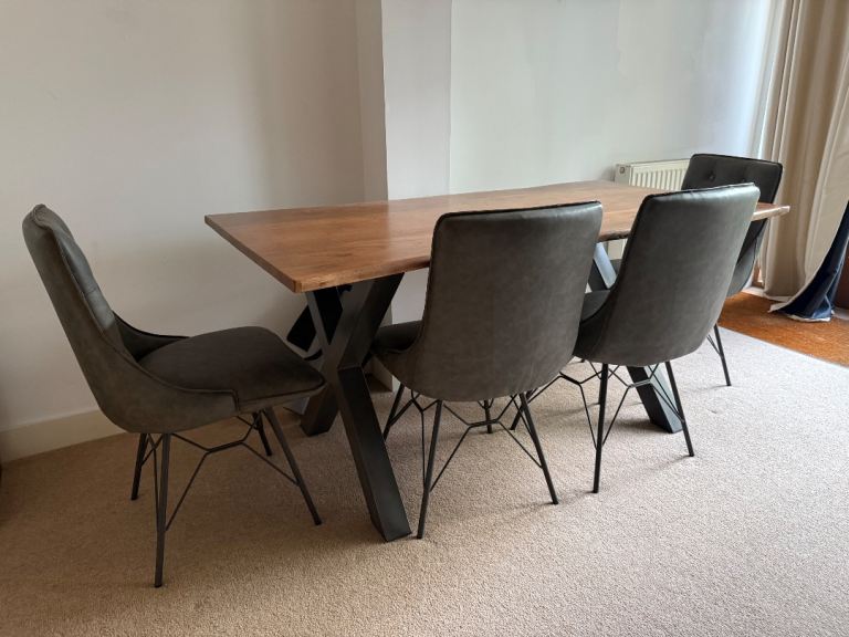 Dinning table with 4 swivel chairs