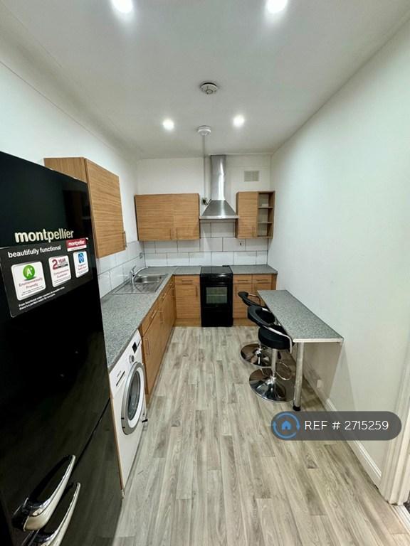 3 bedroom flat in Wellesley Road, Ilford, IG1 (3 bed) (#2715259)