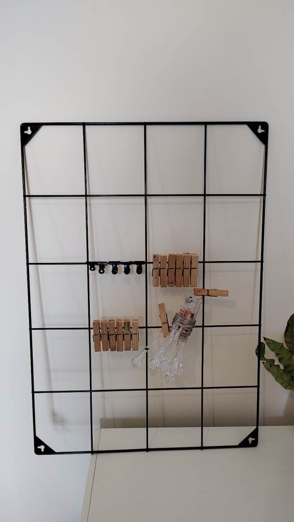 Metal Grid Photo Display Board + Clips + Fairy lights 