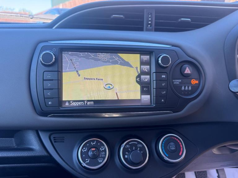 2016 Toyota Yaris 1.33 Dual VVT-i Design Euro 6 5dr HATCHBACK Petrol Manual