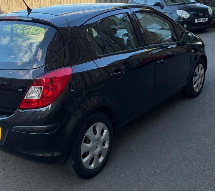 2014 - LOW INSURANCE1.2  VAUXHALL CORSA 1.2 DESIGN 5 DOORS - MOT- APR 2027 like renault clio mazda 2