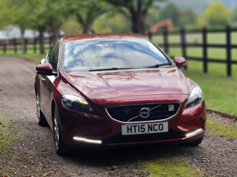 VOLVO V40 D4 [190] SE Lux Nav 5dr Hatch NAV Leather LUX PACK S/H DEEP RED ULEZ