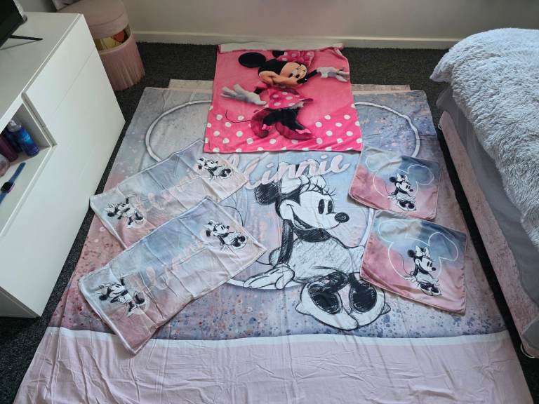 Disney Minnie Mouse Full Bedroom Set