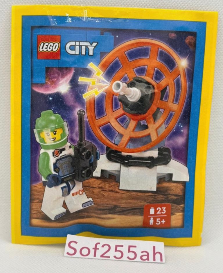 Lego City Space Astronaut and Satellite Dish Brand New
