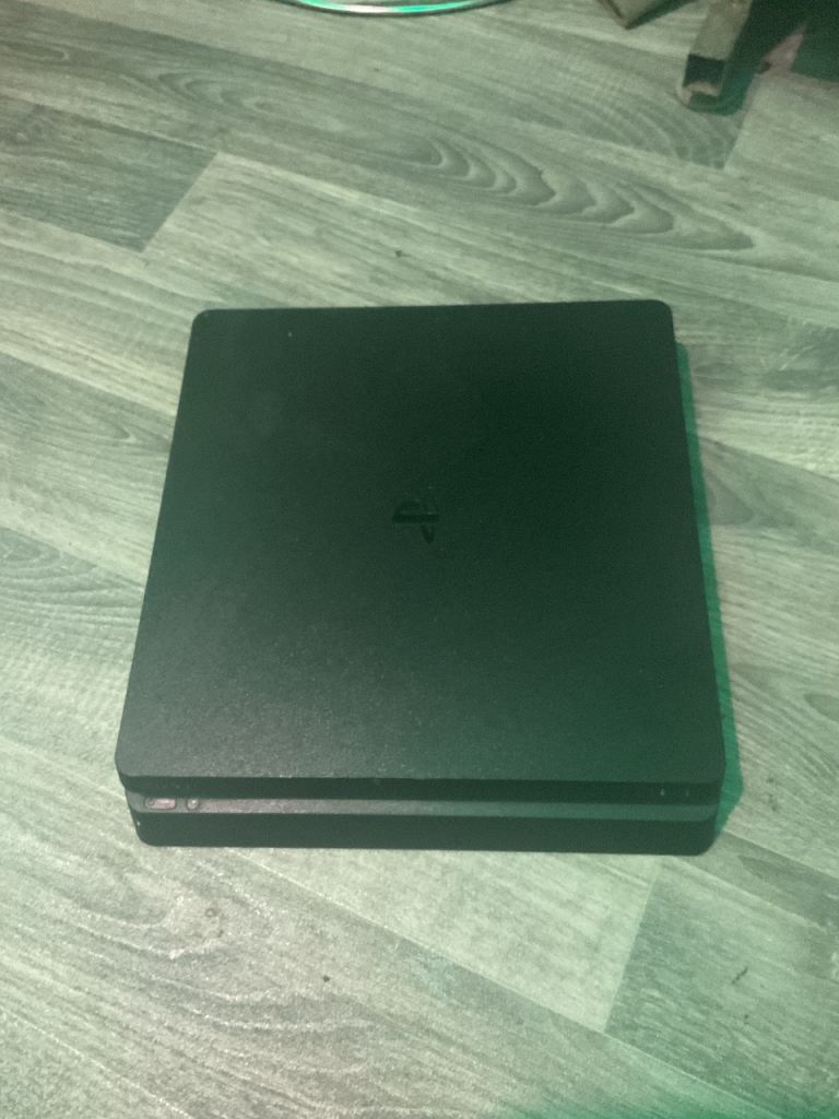 PS4 slim and controller 