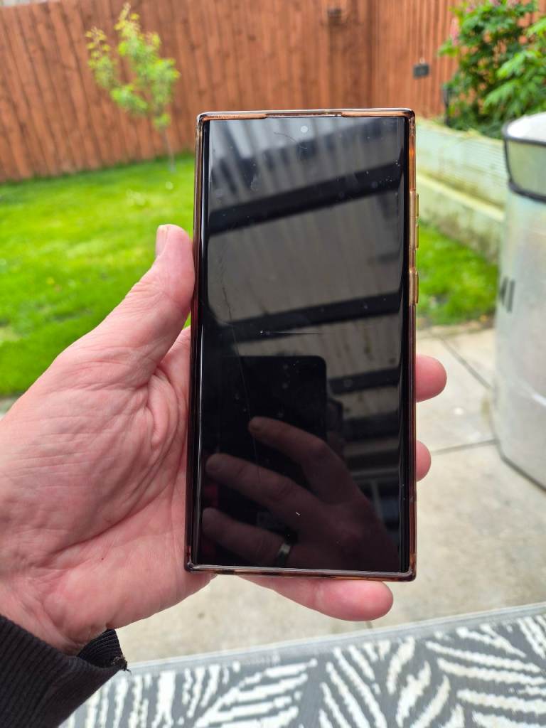 Samsung Mobile Phone with Brown Protective Case - Good Condition