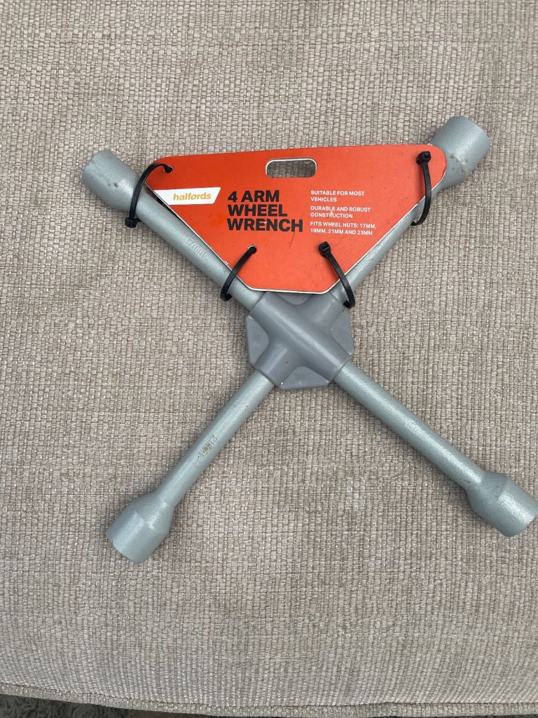 Halfords 4 arm wheel wrench 