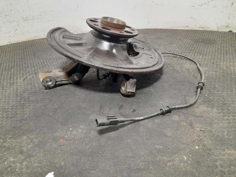 Mercedes A Class Wheel Hub Stub Axle O/S 2012-2018 2.0l Petrol Front Rh
