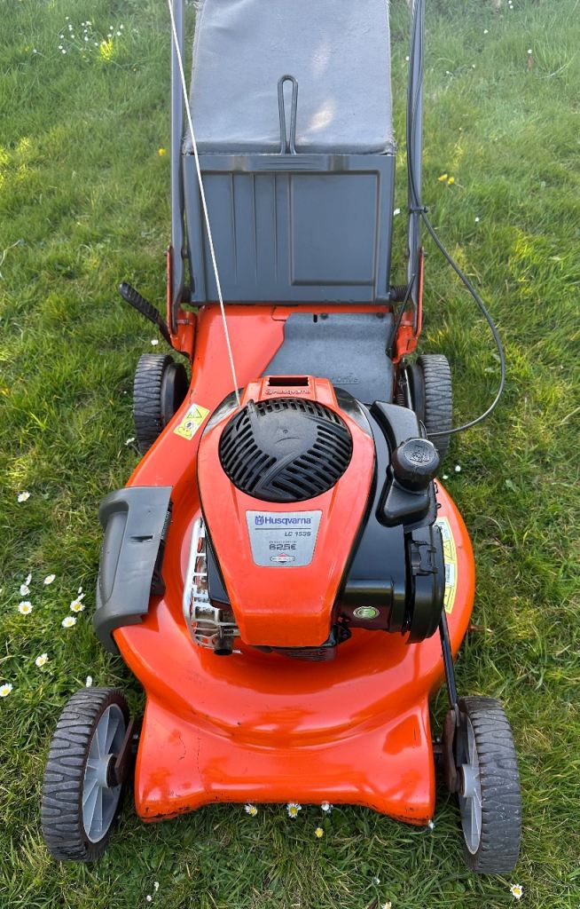 Husqvarna 21”cut self propelled petrol lawnmower VGC serviced sharpened Briggs mower 