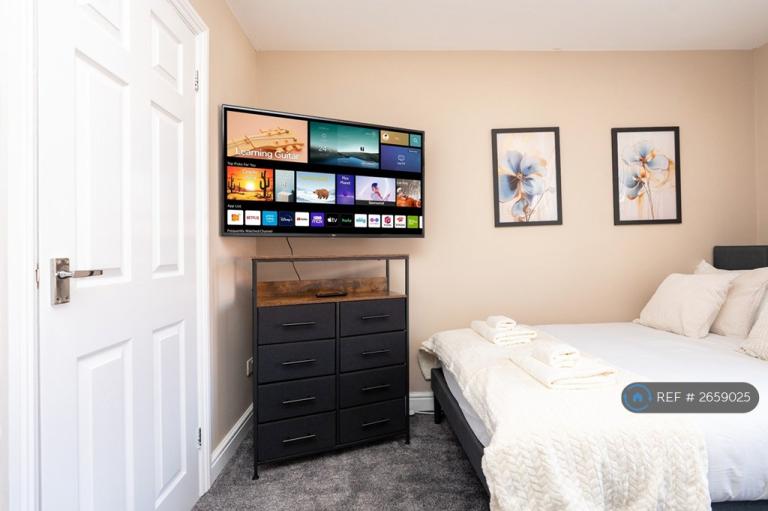 Studio flat in Alton Lodge, Bournemouth, BH3 (#2659025)