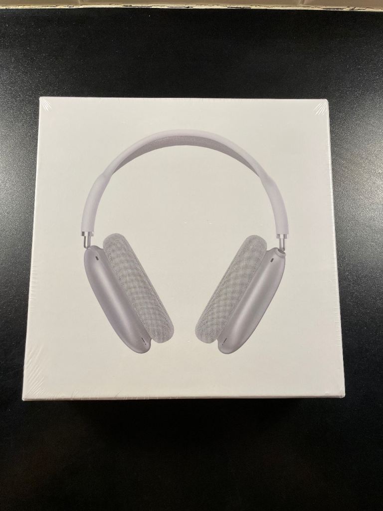 Brand new Silver airpod pro max, sealed and unopened 