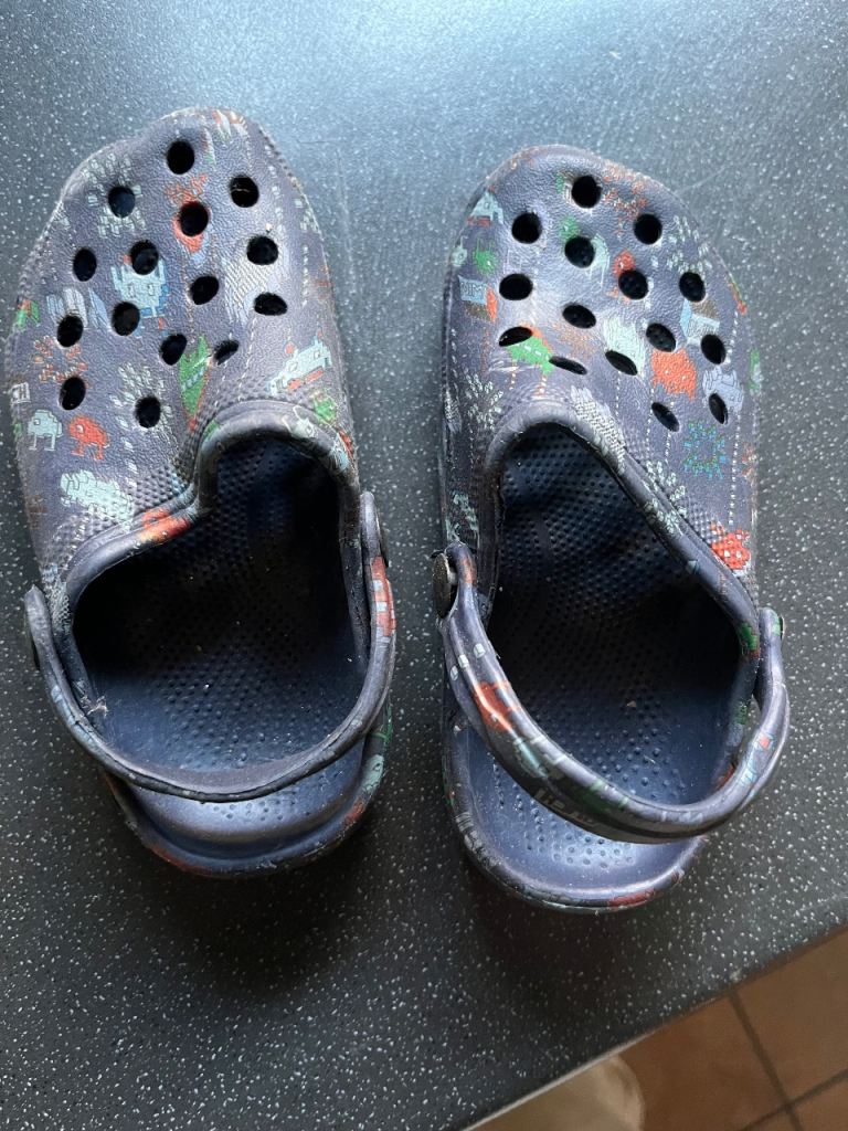 Kids’ crocs type shoes Size 8/26
