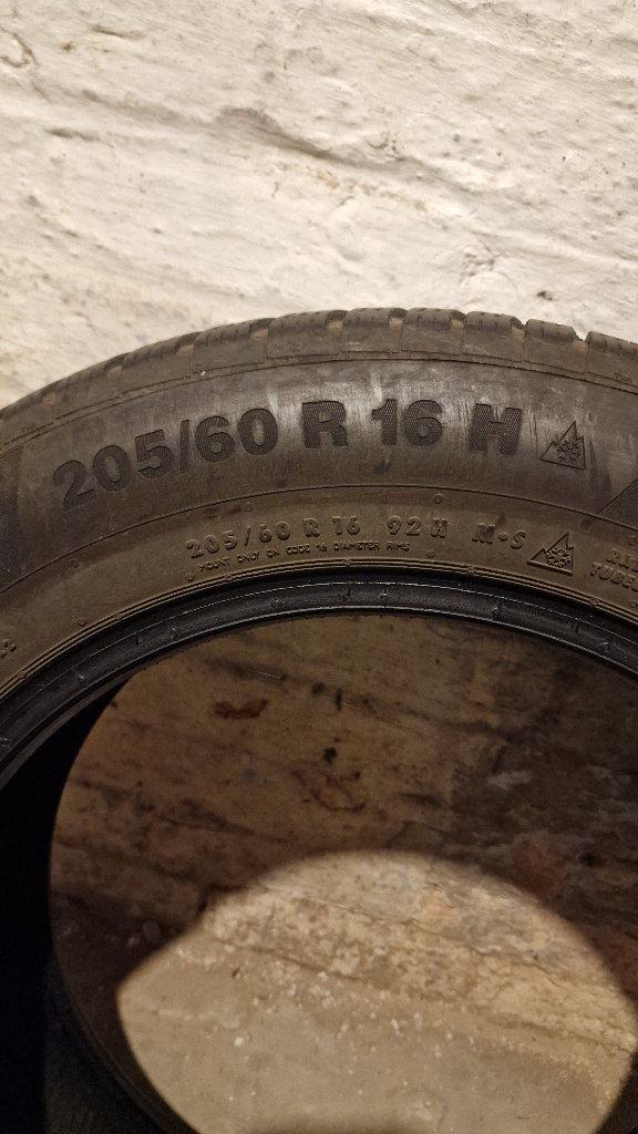 205/60 R16 TYRE FOR URGENT SALE