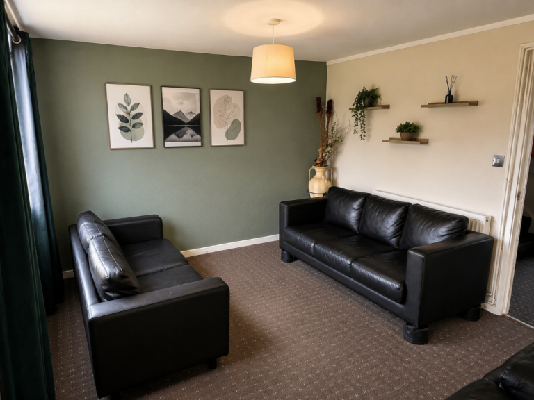 AVAILABLE SOON - Fully furnished Family Home, Norfolk Park area - £1200 Per Month