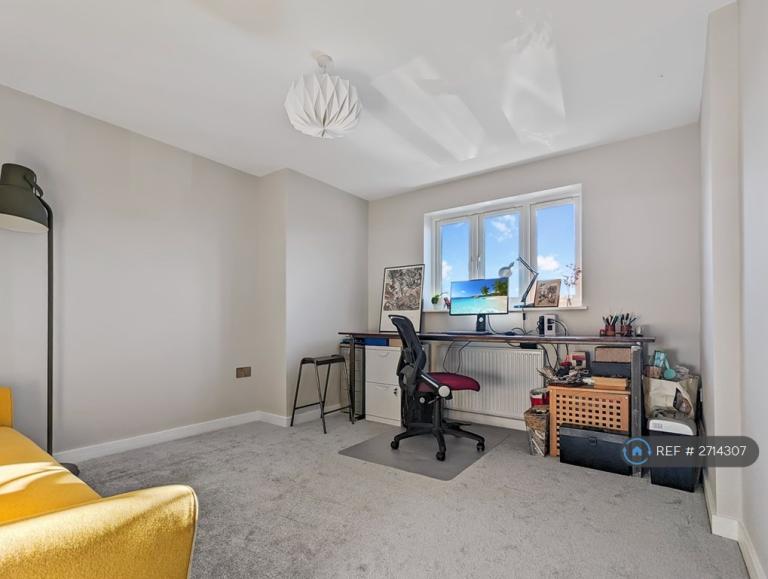 4 bedroom house in Wickwar Road, Kingswood, Wotton-Under-Edge, GL12 (4 bed) (#2714307)