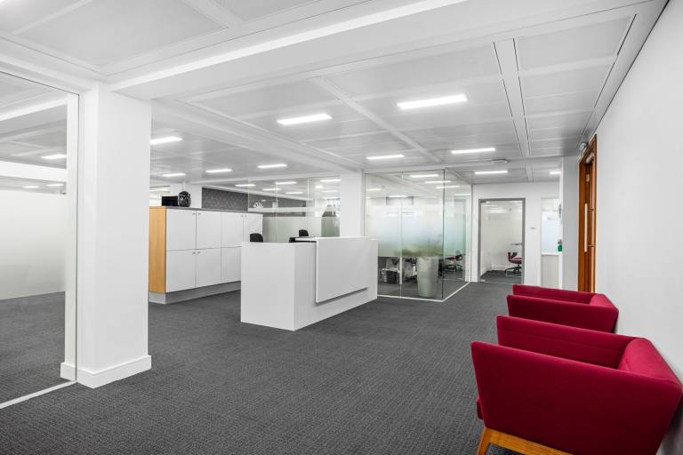 London - SW1Y 4PE \ Coworking Access Available - Start Anytime
