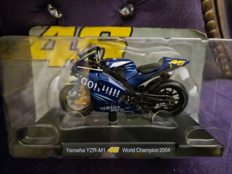 **For Sale** Valentino Rossi  Yamaha YZR-M1 46 World Championship 2004