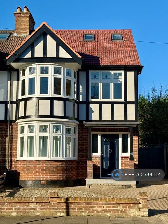 4 bedroom house in Alexandra Drive, Surbiton, KT5 (4 bed) (#2784005)